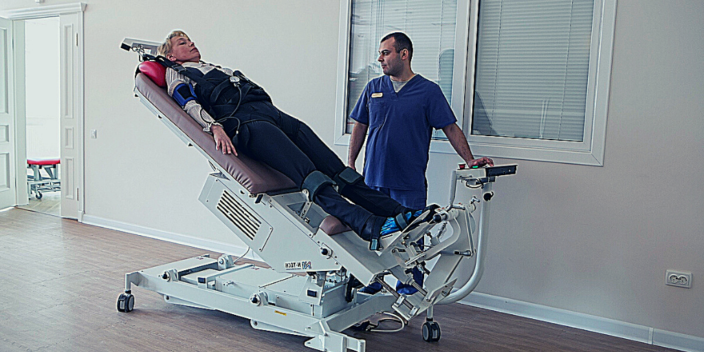 Стол-вертикализатор.Есть и кровать-вертикализатор.