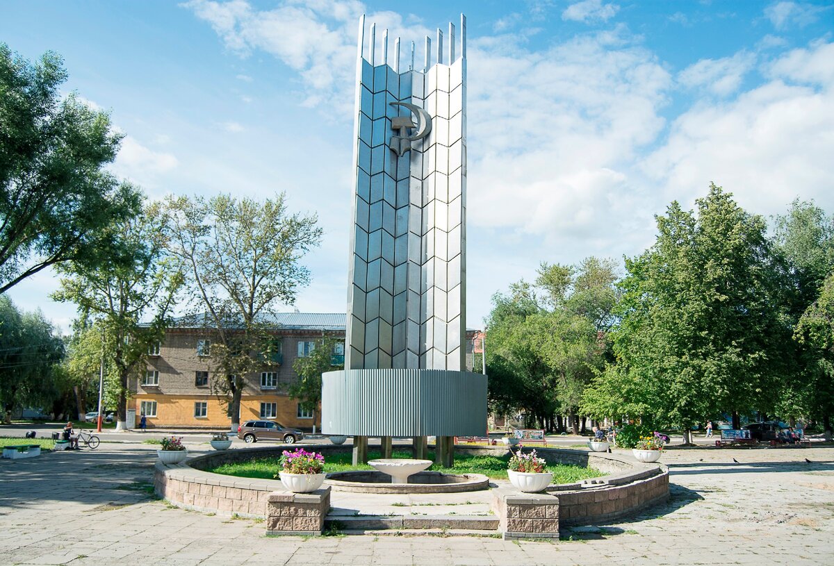 Памятник труду (в честь 50-летия Муромского Приборостроительного завода)