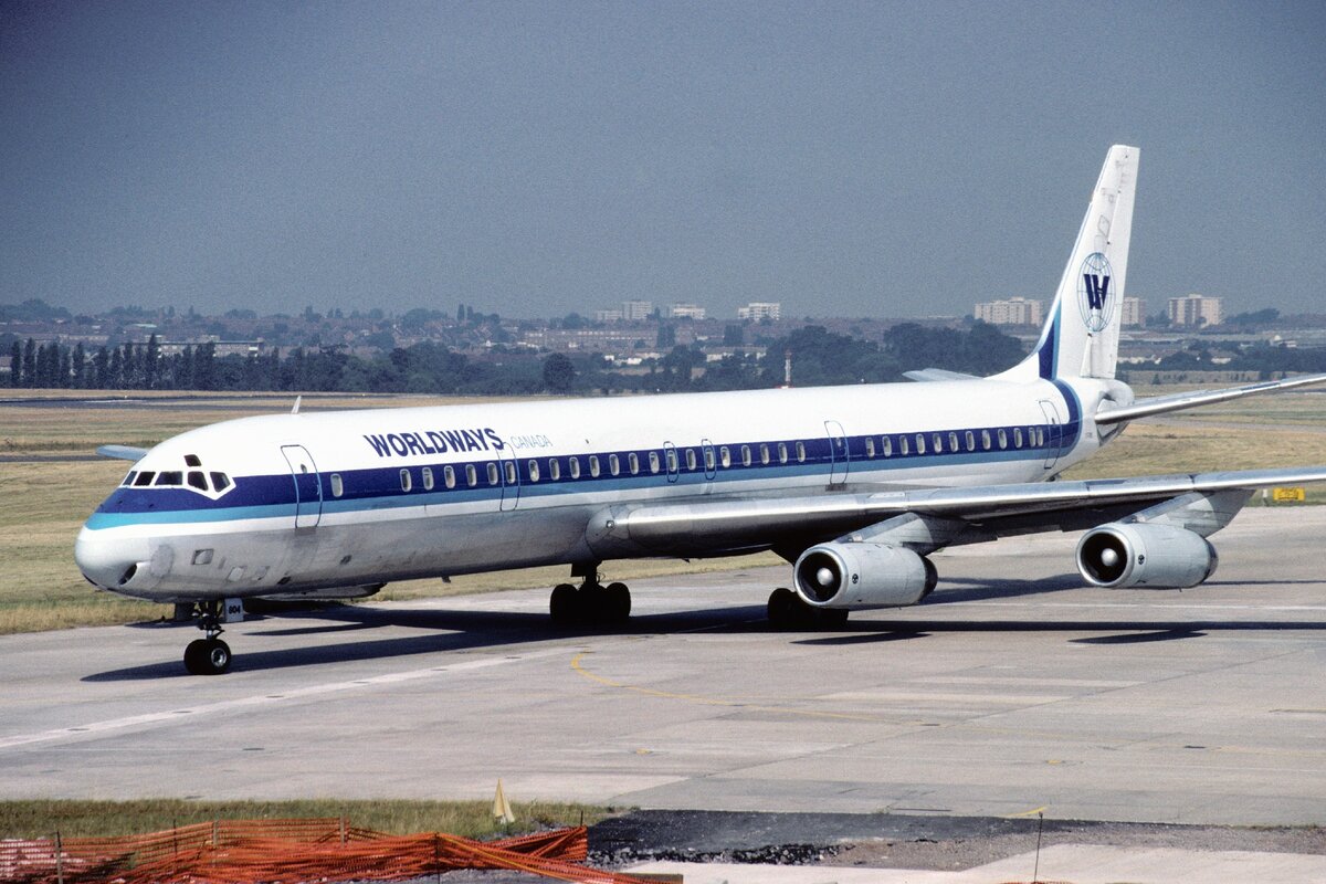 ... и его главный конкурент - DC-8