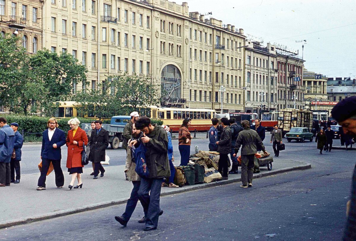 Ленинград много городов. Лиговский проспект в 80 годы. Ленинград 1976. Лиговский проспект 1970. Ленинград 1976 год.