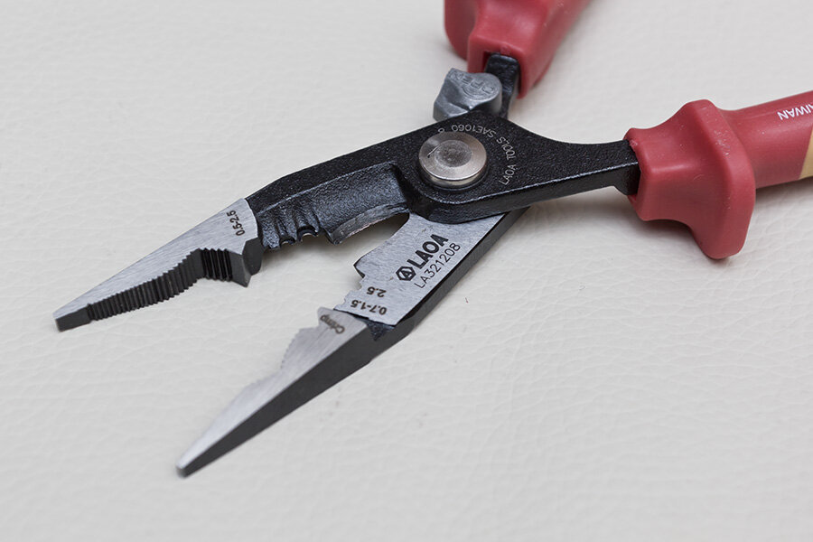 Многофункциональные плоскогубцы LAOA VDE LA321208. (Источник: фото автора)