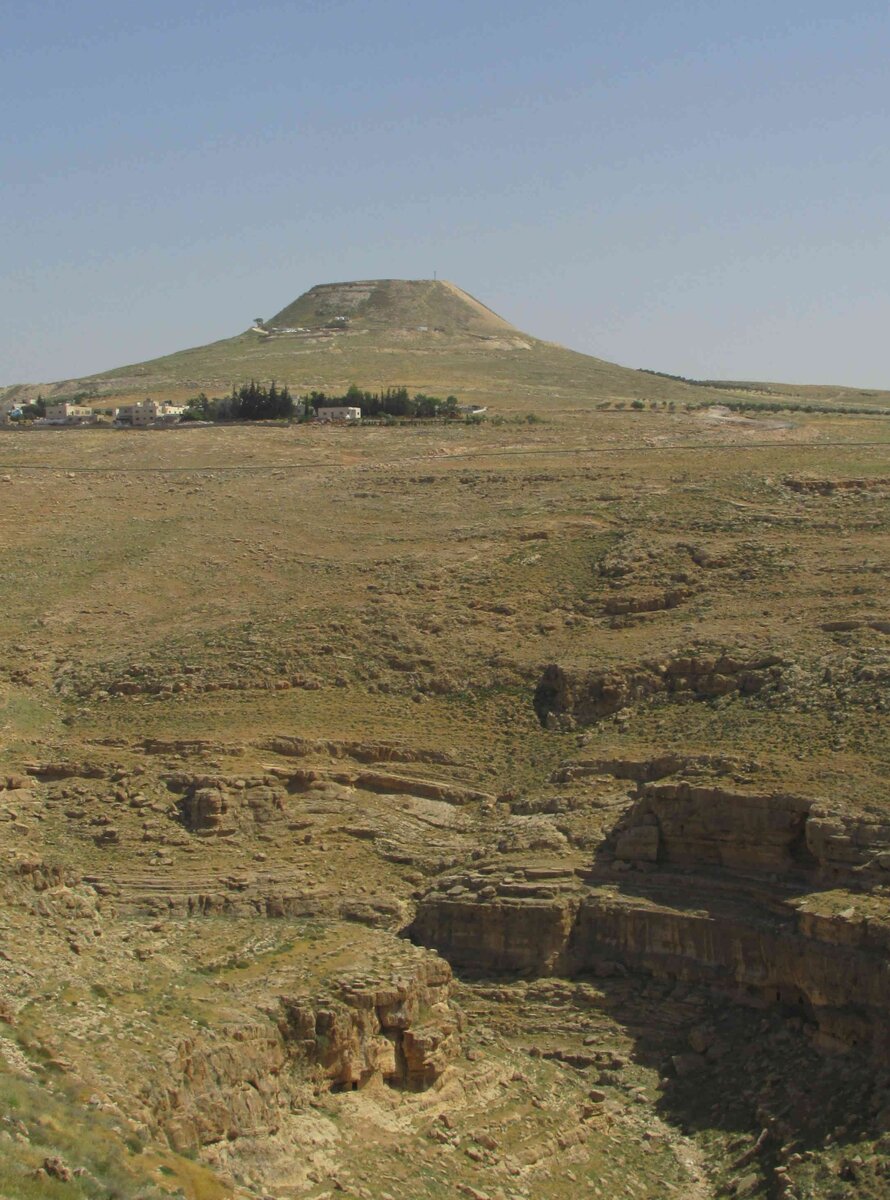 Вид на Иродион и вади Текоа