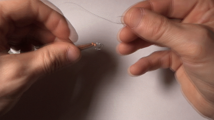 Не забывайте смочить леску перед затягиваем узла – это помогает сохранить его прочность.