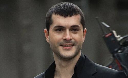 Альперен Дуймаз в роли Акгюна. Источник фото https://dizioyuncu.com/son-yaz-dizisi-akgun-kimdir-alperen-duymaz/