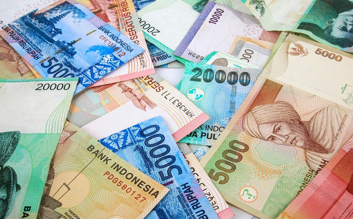 Источник: https://dreamsurf.ru/wp-content/uploads/2017/11/money-indonesia.jpg