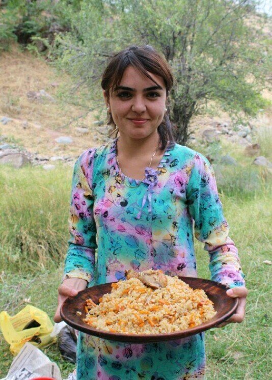 Таджикский понимаешь таджикский. Таджикские девушки. Таджичка некрасивая. Красивые девушки Таджикистана. Таджички деревенский.