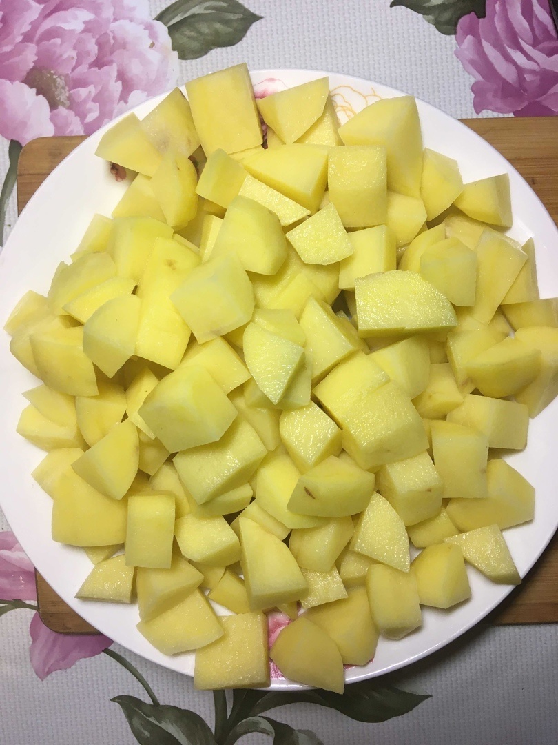 Нарезанный картофель