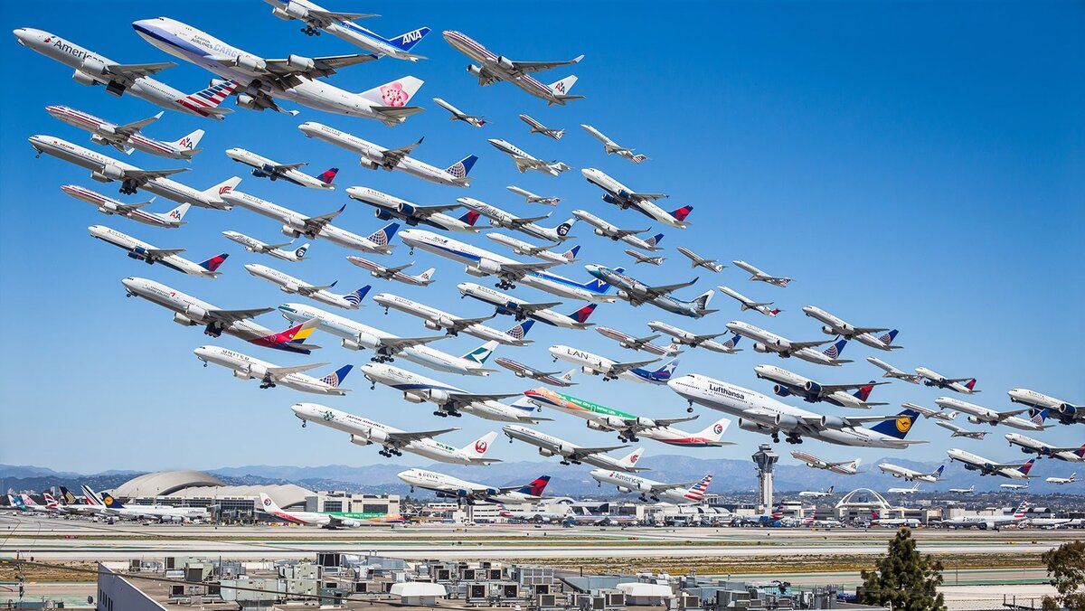 Много самолетов в небе