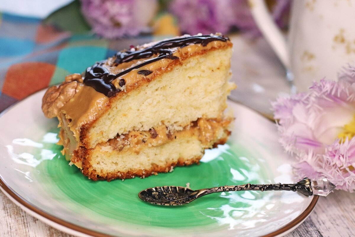 Простой тортик с кремом из вареной сгущенки