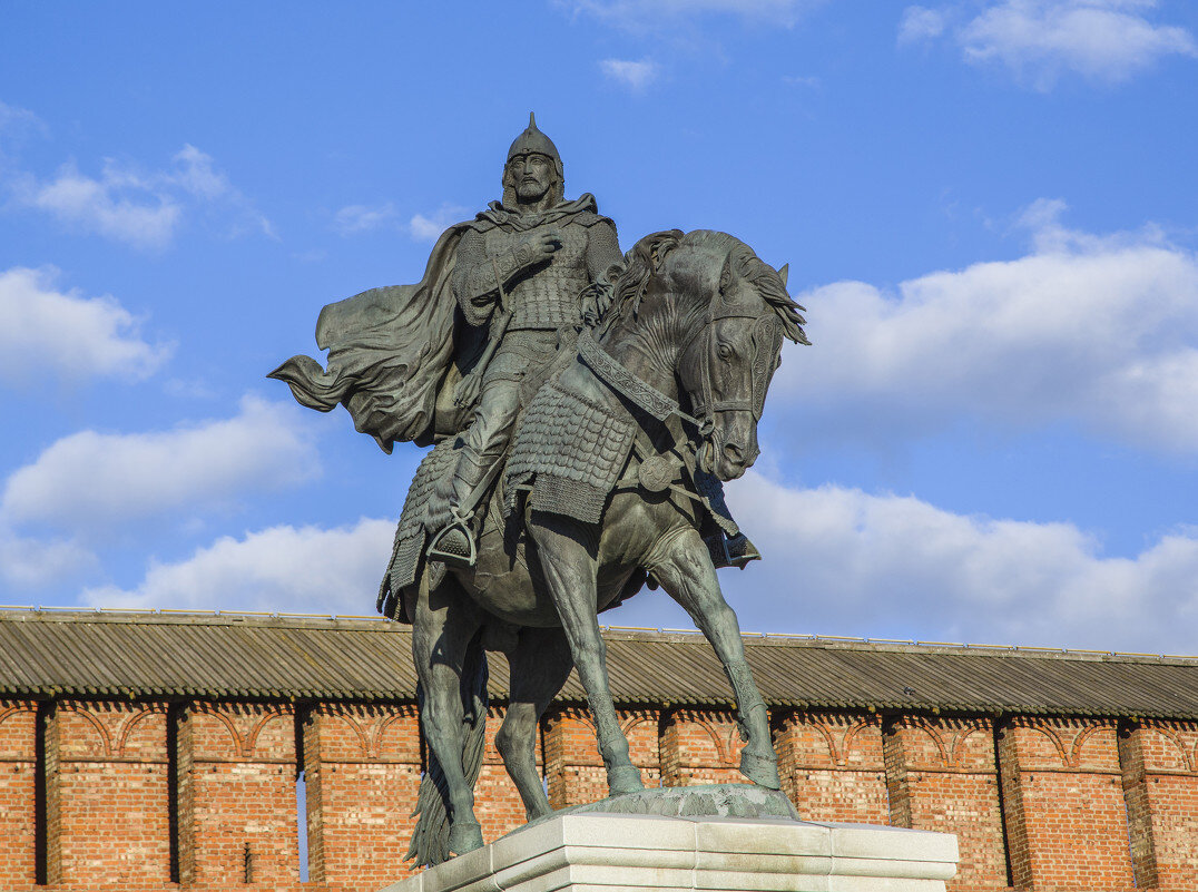 Памятник Дмитрию Донскому в Коломне
