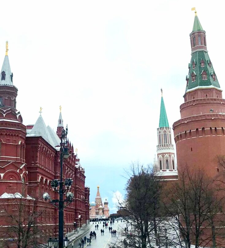 Теперь наш путь лежит к самому сердцу Москвы, на Красную площадь.