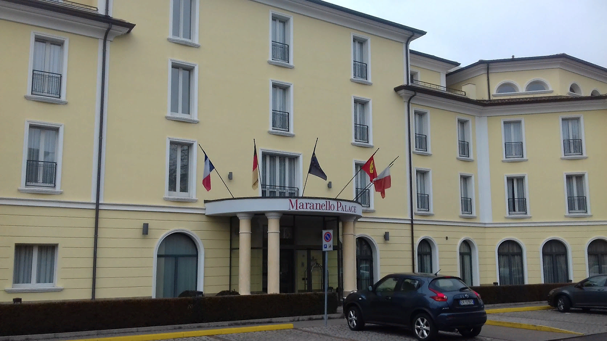 Главный вход в отель Maranello Palace