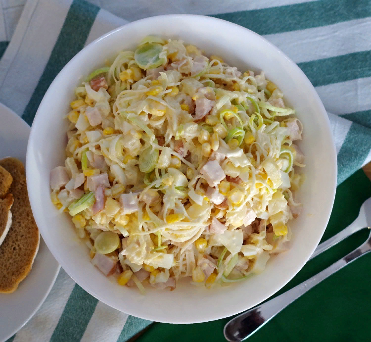 Салат с ананасом и курицей: классические рецепты с фото