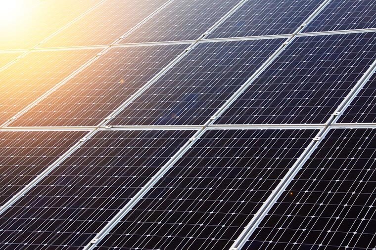 Солнечные панели можно будет назвать источником действительно чистой энергии, когда человечество научится изготавливать их, не используя при этом вредящее экологии производство