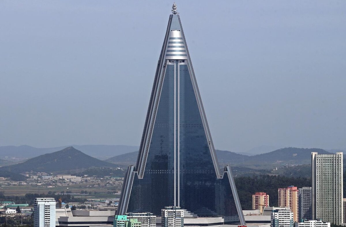 Недостроенная гостиница Рюген в Пхеньяне
