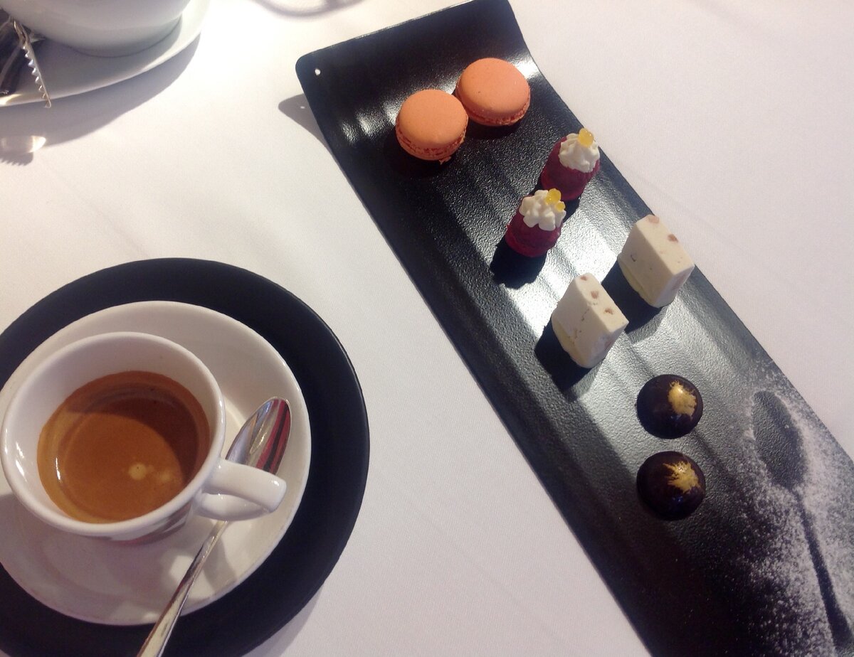 Фото Людмилы Шевцовой. Ресторан 4 звезды Мишлен. 