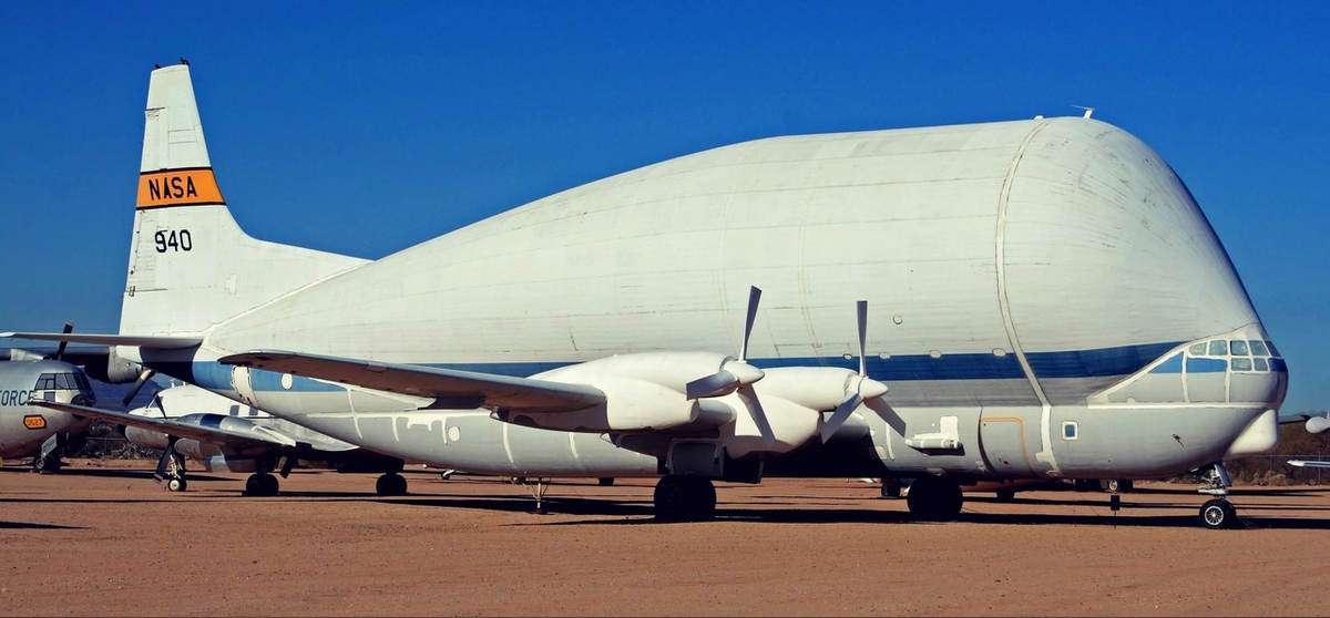 Aero spacelines super guppy. Super Guppy самолет. Самолёт Aero SPASELINES super Guppy. B-377 super Guppy. Boeing 377 super Guppy.