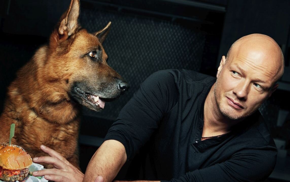 Никита Панфилов со своим другом. Фото: пресс-служба телеканала НТВ