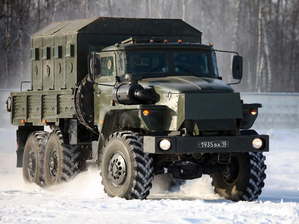 Урал Некст тягач военный