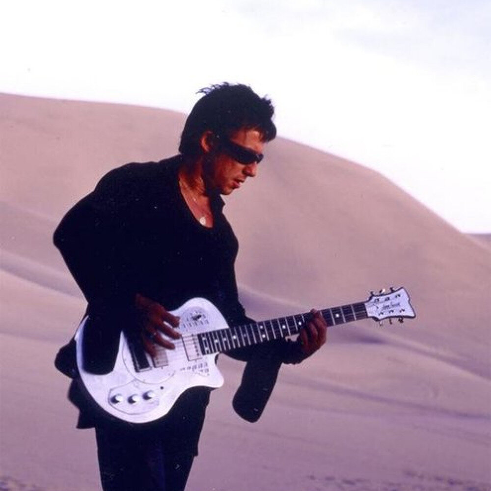 Eric Serra - Little Light of Love (изображение использовано в качестве иллюстрации, источник - Яндекс.Картинки)