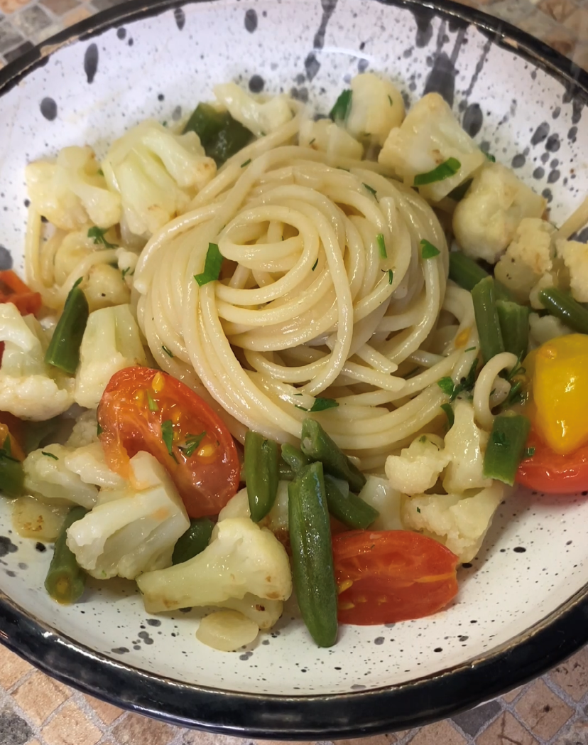 Готовим настоящий ресторанный деликатес из спагетти и овощей буквально за 10 минут
