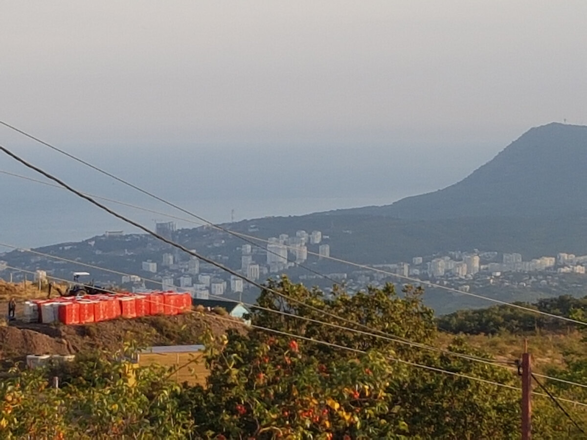 Село в горах с шикарным видом на море и Алушту. Места из известного фильма  притягивают как магнитом. Дом по цене квартиры. | Добрый Крым. | Дзен