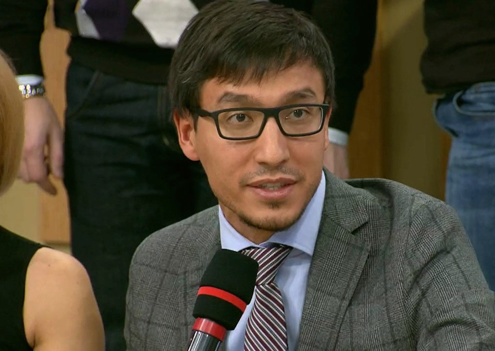 абзалов дмитрий политолог. политологи в очках. дмитрий коммуникаций абзалов. политологи в очках. эксперт дмитрий абзалов.