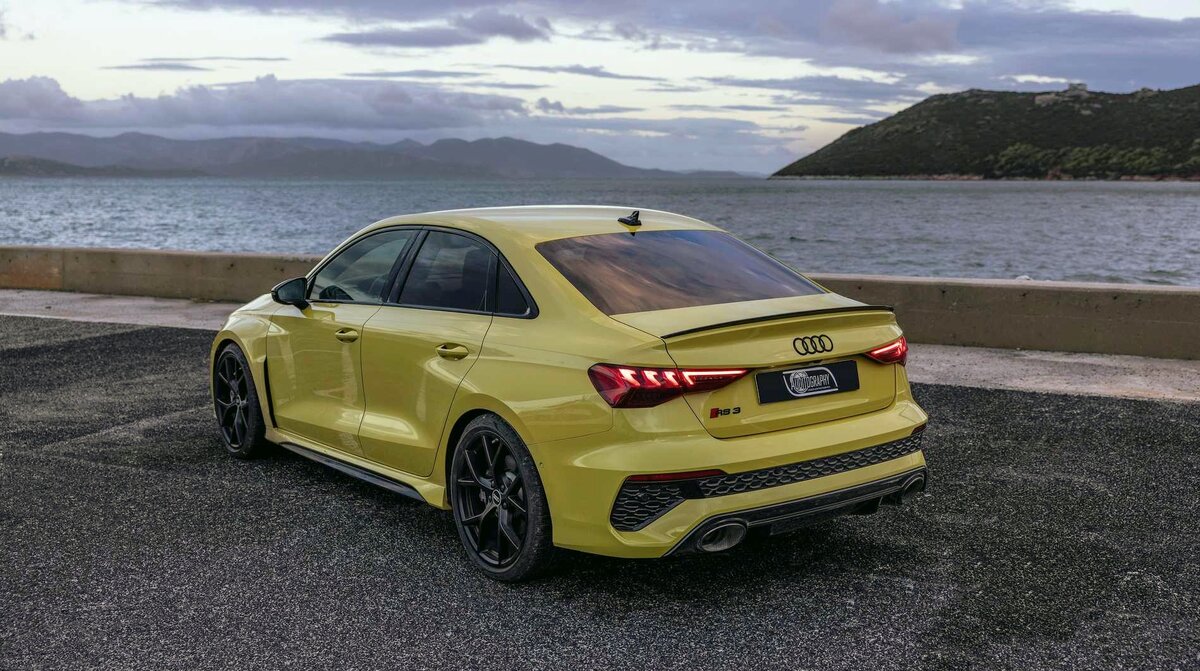 Audi RS3 2022 года