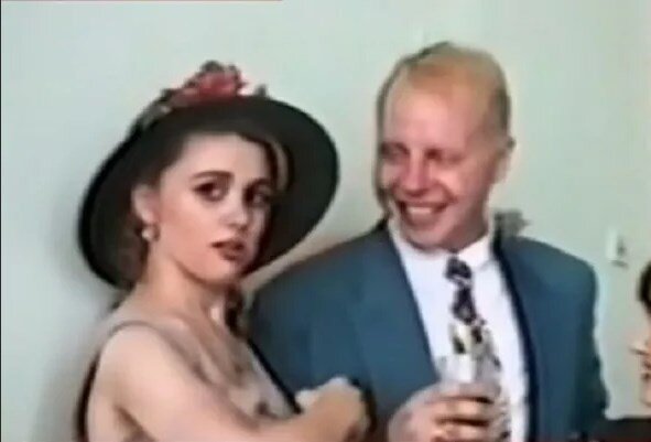 Фото: foto-history.livejournal.com российская актриса театра и кино - Анастасия Юрьевна Заворотнюк в молодости со своим первым мужем - бизнесменом Олафом Шварцкопфом