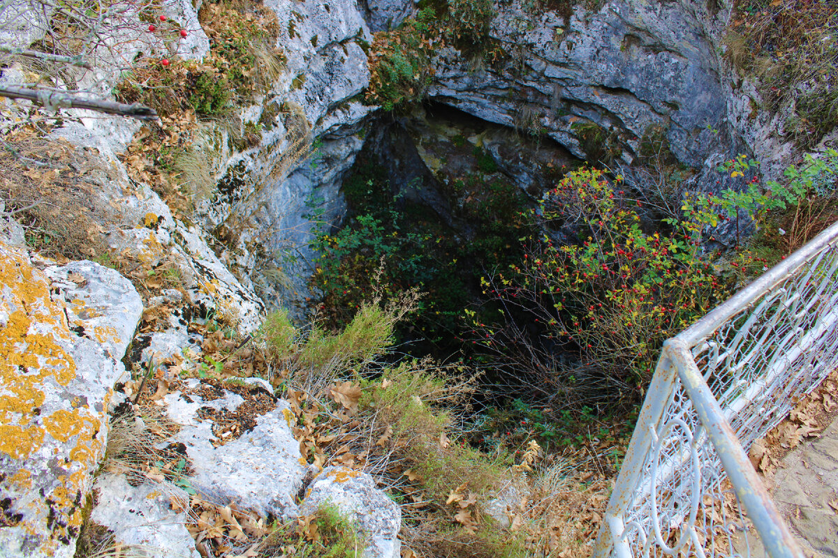 татарские мальдивы камское устье. склеп в подземелье. пещера ловушка. пещера ловушка. ловушка в пещере.