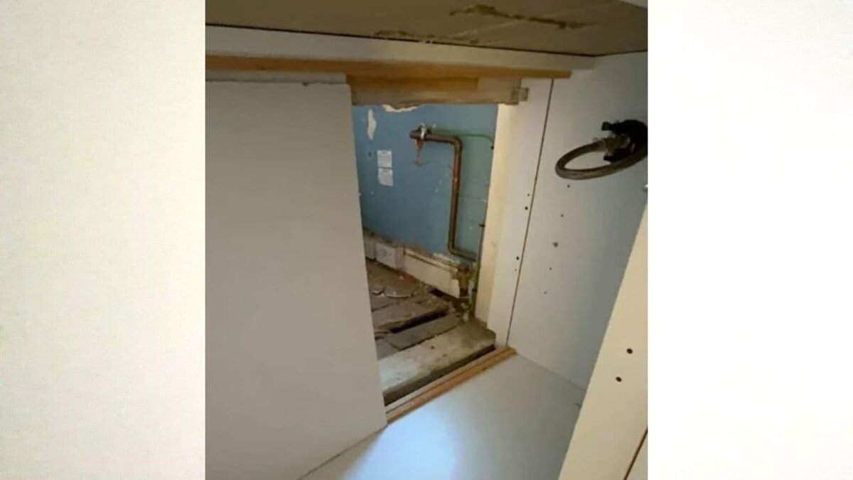 Потайная дверь