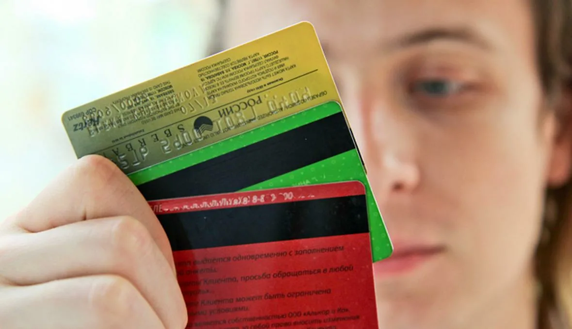 Банкротство физического лица. Снятие ареста с банковских счетов. Источник иллюстрации https://bankovskie-karty.ru/wp-content/uploads/2021/04/28707_main_image_w1180.jpg