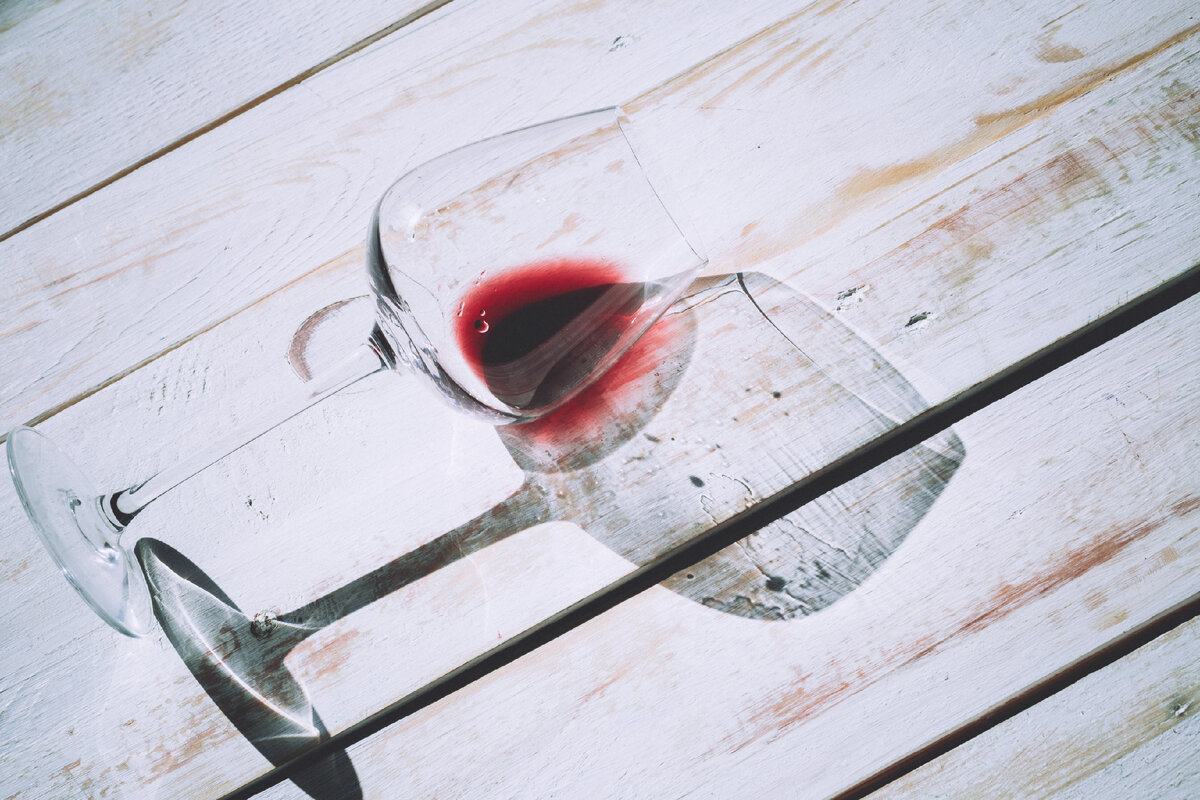 Бокал вина.