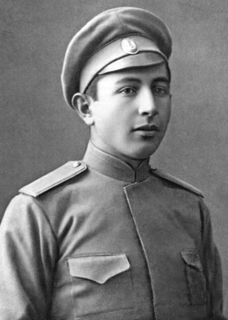 Маршал Баграмян в молодости. Источник https://stuki-druki.com