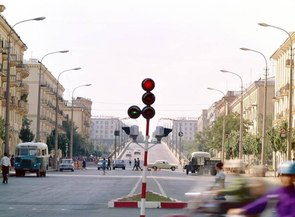 Фото: РИАЦ / Центра Волгограда 1974 года. Ракурс от перекрестка проспекта Ленина и улицы Комсомольская. 