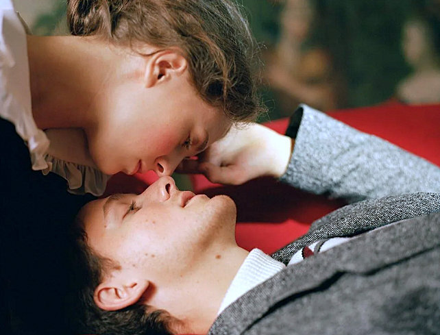 кадр из фильма «Серебряные коньки» 