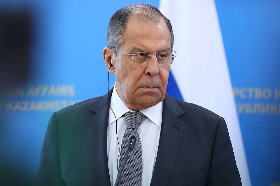     Лавров назвал "театральным жестом" предложение Украины о переговорах с Россией в Мариуполе  REUTERS