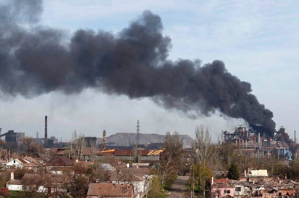 Кадры бомбёжки завода