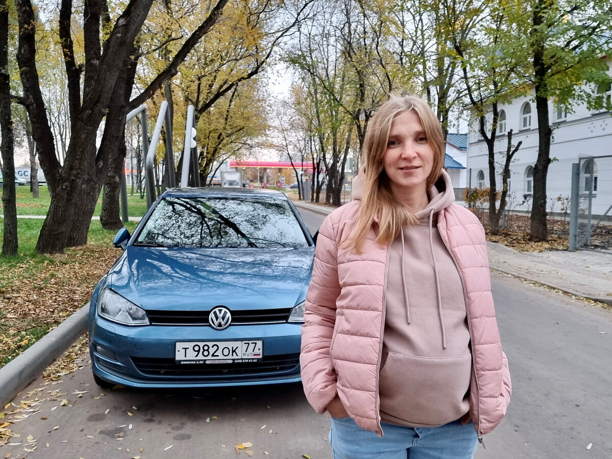 Это мы с Фотографом Гудвином снимали видео обзор моего «Гольфа», когда я ещё была беременна.