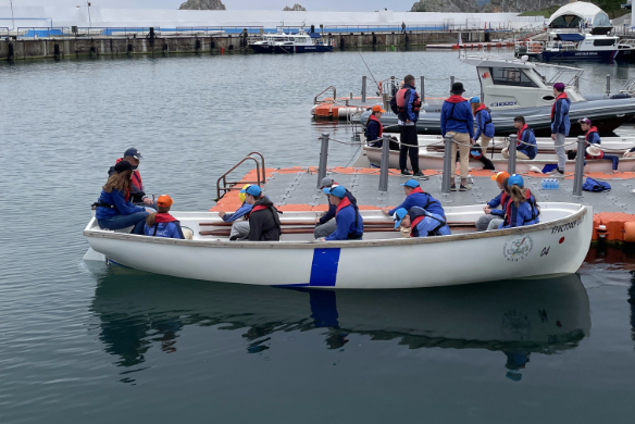 В рамках сбора прошли учебные выходы в море, а по окончании - шлюпочные гонки на веслах