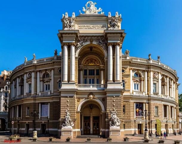 Прекраснейший Оперный театр. Фото из интернета