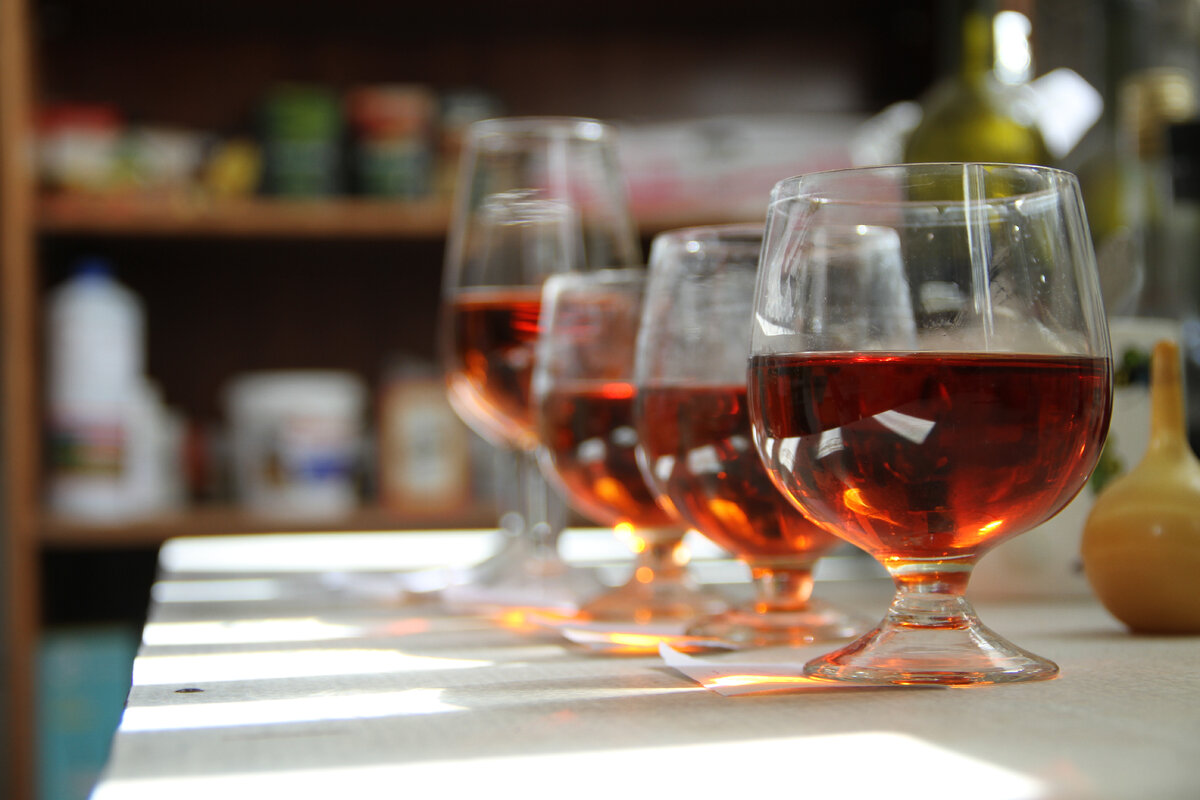 Белые портвейны после выдержки на солнечной площадке