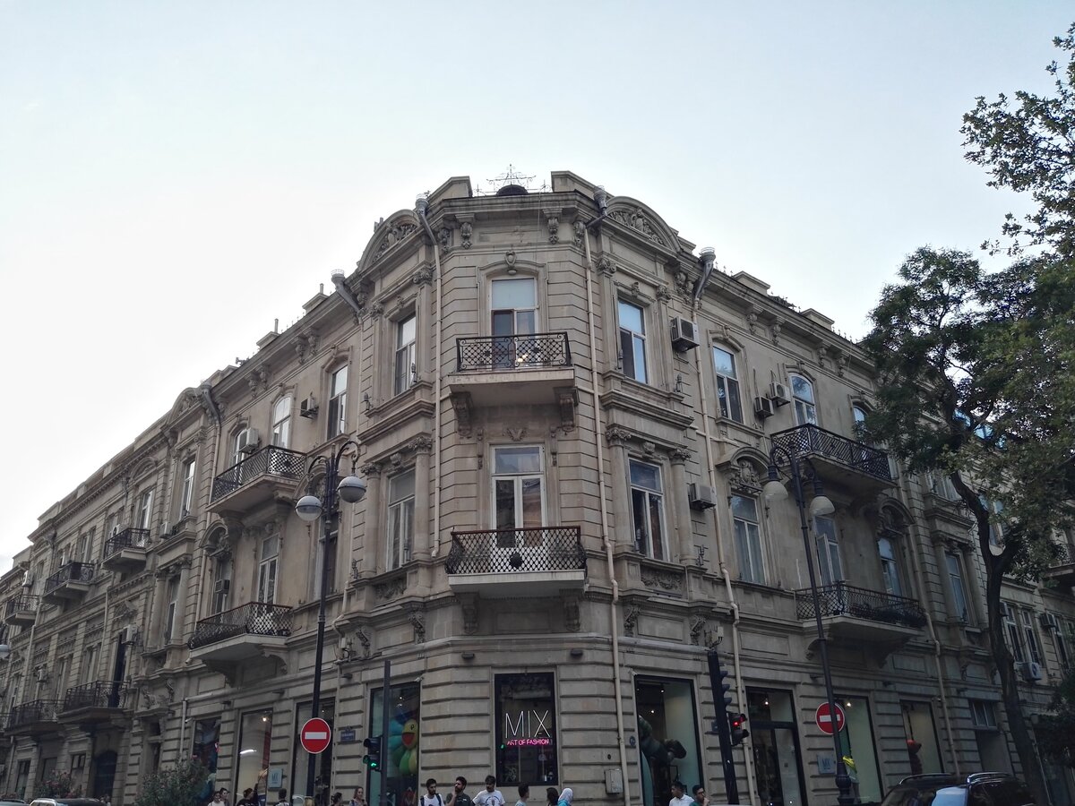 Продолжаем краткий экскурс по польскому архитектурному наследию шикарной столицы Азербайджана.-56