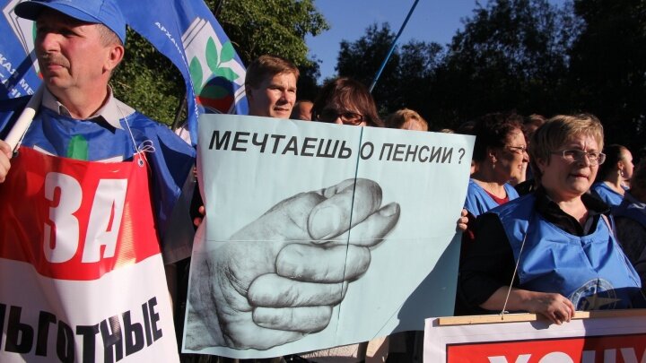 Народ всё понимает, но сделать с этим ничего не может. 