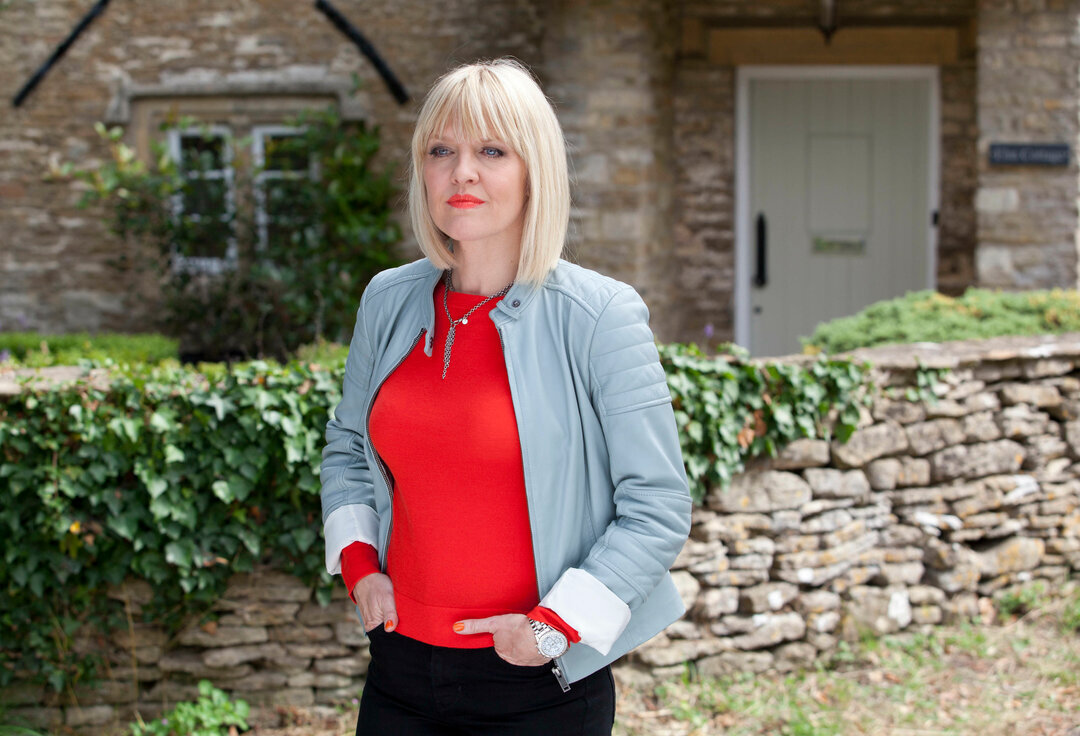 Наряды Агаты, как и она сама - всегда яркие. Фото с Кинопоиска.