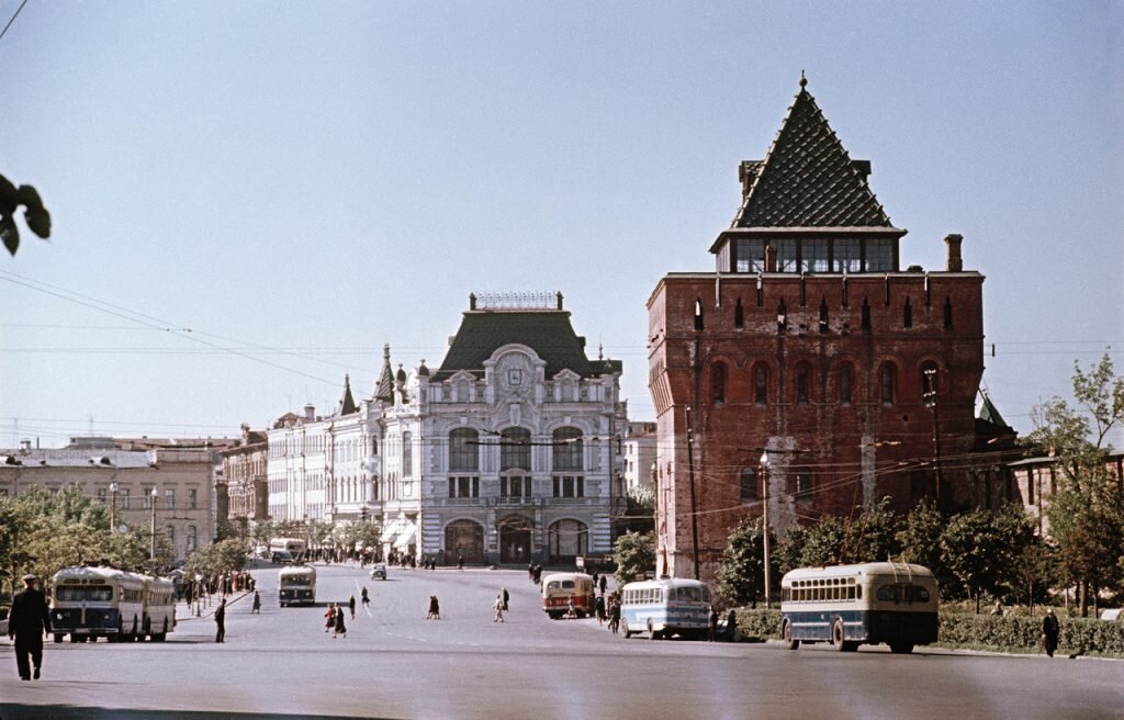 Город Горький -Нижний Новгород - 1970-е (источник фото: https://pravda-nn.ru/blogers/gorod-gorkij-v-1950-e-genialnye-fotografii-semena-frindlyanda/)