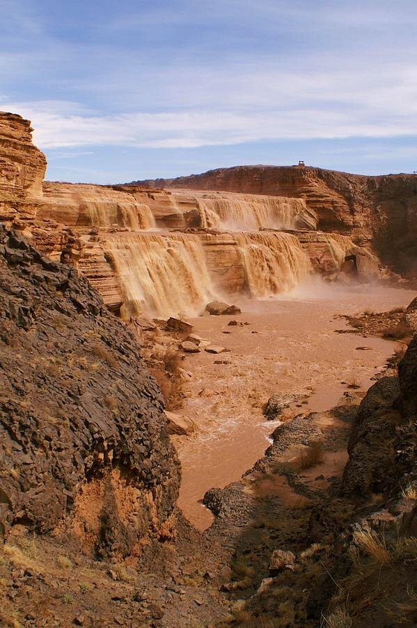 Фото https://fineartamerica.com/featured/chocolate-falls-barbara-stellwagen.html