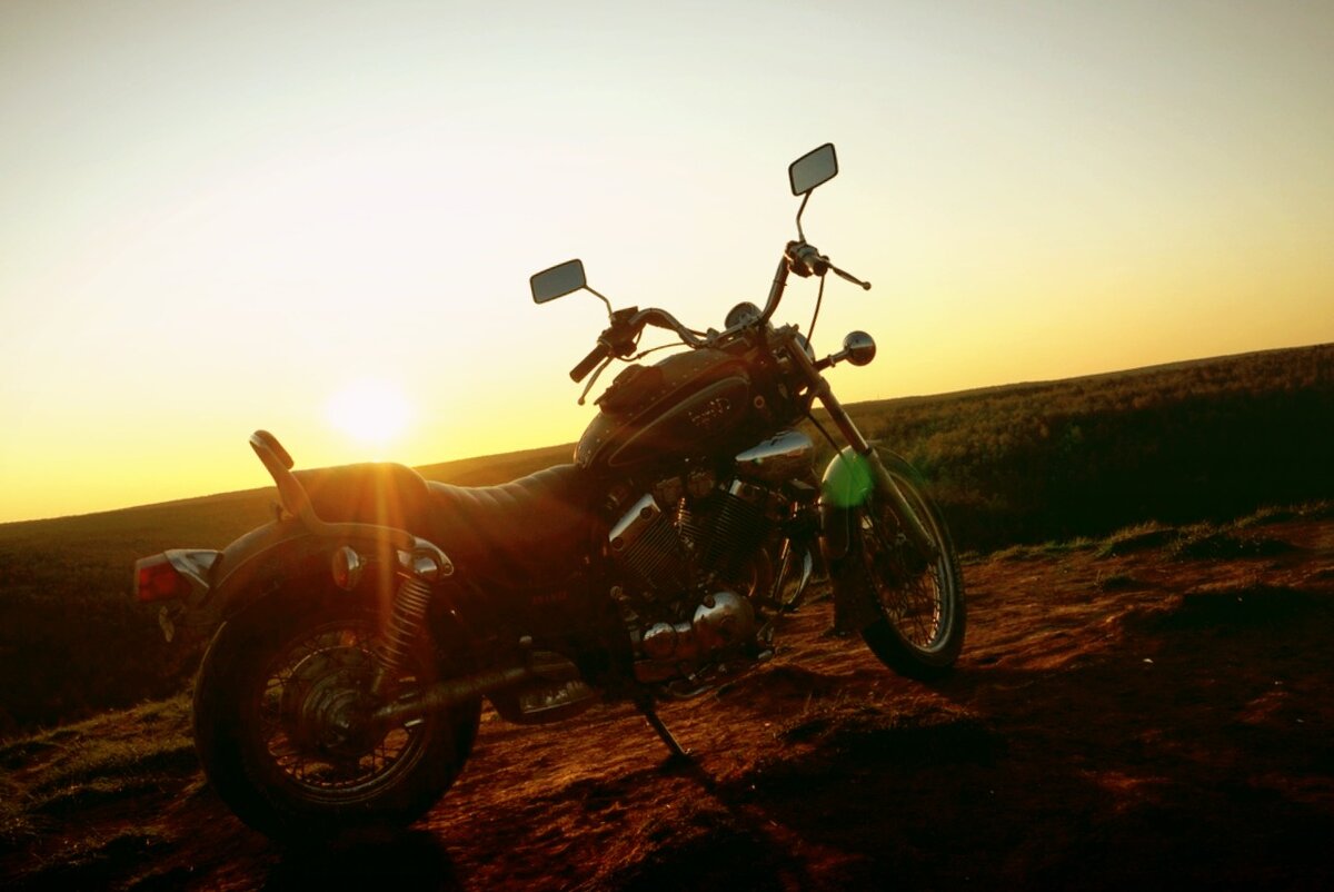Yamaha XV 1100 Virago на закате