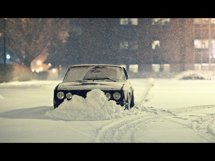 По целому ряду показателей большой седан более удобен чем кроссовер меньшего размера. Не смотря на все «плюшки», обусловленные полным приводом и высокой посадкой пассажиров и водителя.
