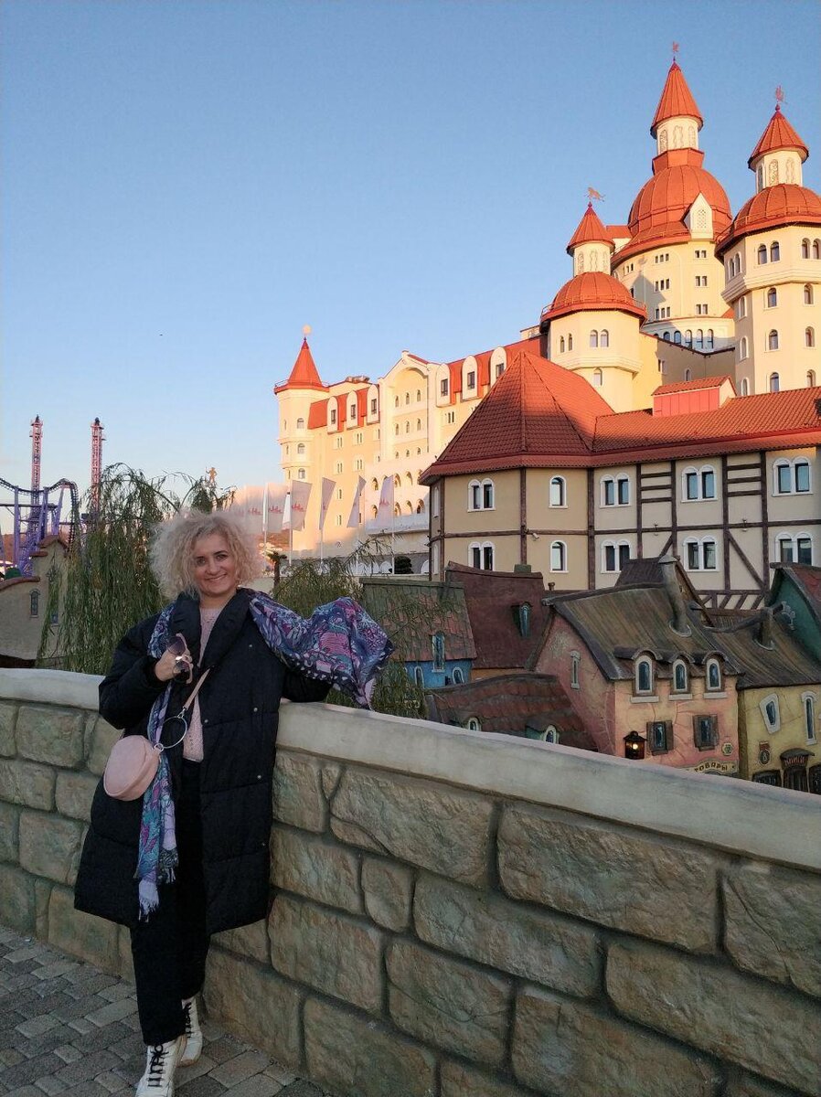 Знаменитый отель Богатырь в Олимпийском парке. Фото автора.